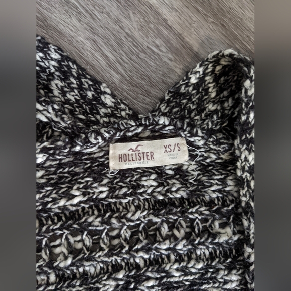 Hollister knit shawl - Picture 3 of 6